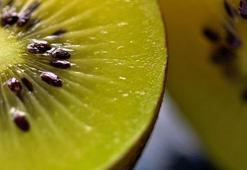 KİVİNİN FAYDALARI NELERDİR? KİVİ NASIL TÜKETİLİR, NE İŞE YARAR?