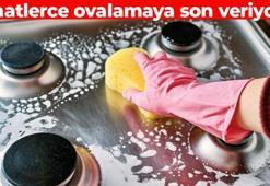 Yağ bağlamış ocağı 5 dakikada temizliyor! Sirke ve karbonatın tahtını sallıyor: Ilık suya 1 kaşık ekleyin, saatlerce ovalamaya son