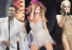 Sahne kıyafetleri abartılı