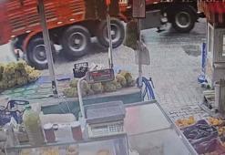 İzmir'de facia teğet geçti! Kontrolünden çıkan TIR kahvehaneye yöneldi