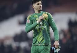 Altay Bayındır, Manchester United'ı ipten aldı