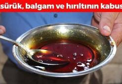 Pekmezin içine ekleyip kaşık kaşık yiyin! Kana anında karışıp kuru öksürük, balgam ve hırıltının kökünü kazıyor! Kemikleri betona çeviriyor