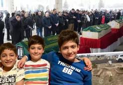 Bolu'daki yangında vefat edenlere son görev! Kimlikleri tespit edilememişti, 11 yaşındaki Vedat, ikizinin yanına defnedildi