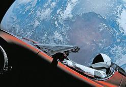 Asteroit sandılar otomobil çıktı!