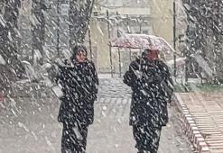Lapa lapa kar yağışı yurdu etkisi altına aldı, 27 şehir için sarı kodlu uyarı geldi