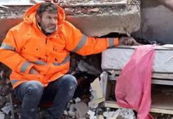 Depremde enkazda kalan kızının elini bırakmayan babadan yürek yakan sözler!