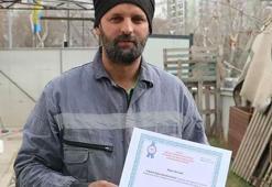 Sigarayı bırakan oto tamir ustasına Sağlık Bakanlığı'ndan sertifika