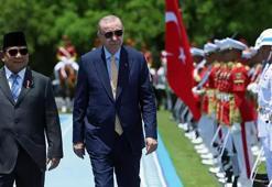 Cumhurbaşkanı Erdoğan Endonezya'da resmi törenle karşılandı