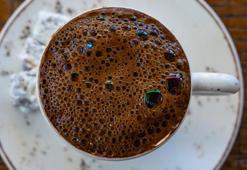 Köpük köpük bir kahve için bunu yapın! Baloncukları fincandan taşıyor: Görünce insanın bardak bardak içesi geliyor