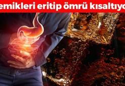 Bardak bardak içiyoruz ama her yudum ömrümüzden 12 dakika çalıyor! Yavaş yavaş sonumuzu getiriyor, kemikleri eritip bağırsakları mahvediyor!