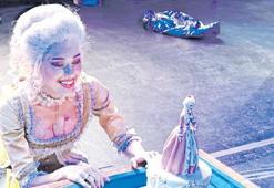 Dilan Çiçek Deniz sahnede 30. yaşını kutladı!