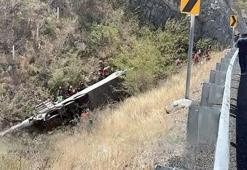Devrilen otobüste can pazarı: 18 ölü, 29 yaralı
