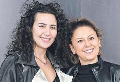 Arkadaş gibiler! Anne kızın tarzı bile uyum içindeydi