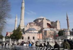 Ayasofya Camii'nin kapısını kırmıştı! Cezası belli oldu