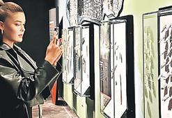 Güzellik kraliçesi Aslıhan Karalar Kızılderilileri inceledi