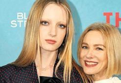 Ünlü yıldızın somurtkan kızı