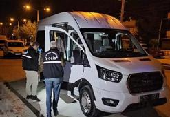 Adana'da servis minibüsünde dehşet! İş arkadaşını boynundan bıçakladı