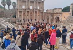 Bayram tatilinde yüz binler tarihle buluştu! Bakan Ersoy: 1 milyonu aştık