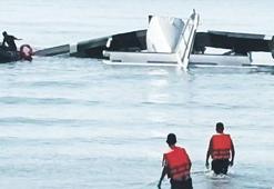 Polis uçağı denize çakıldı