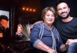 Annesini kaybettikten sonra ilk kez sahneye çıkan Tarkan gözyaşlarına boğuldu