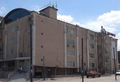 Ameliyathanedeki kolon kesilmiş!