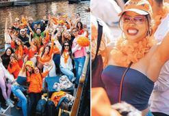 Amsterdam'da sokak partisi: Kral Günü bahane eğlence şahane