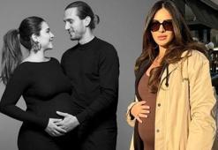 Melisa Aslı Pamuk ve Yusuf Yazıcı ilk defa bebeklerinin yüzünü gösterdi!