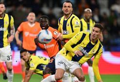 Başakşehir Fenerbahçe maçında gol yağmuru! Kanarya 3 puanla moral depoladı