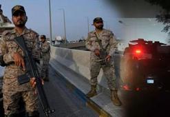 Hindistan 3 havalimanını vurdu! Pakistan füzelerle karşılık verdi