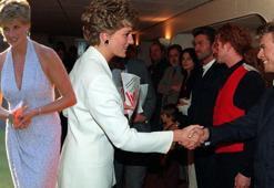 Dedikoduların önüne geçmek için saklamışlar! Prenses Diana'nın 38 yıllık fotoğrafları ortaya çıktı
