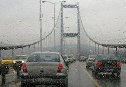 İstanbul'da yağış trafiği felç etti! Yoğunluk yüzde 74'e çıktı