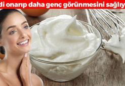 Cildi baştan aşağı yeniliyor! 10 yaş birden gençleştiriyor: Kırışıklıkları silgi gibi siliyor