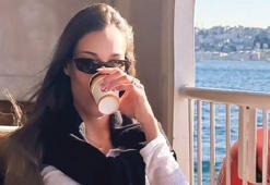 Vapurda bahar keyfi! Çay bardağıyla huzurlu anlar yaşadı