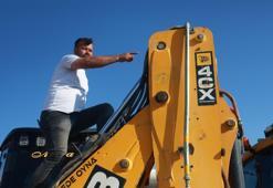 Kepçe operatörünün kumru nöbeti sürüyor! 23 gündür kontak vurmadı, şimdi de uçmalarını bekliyor