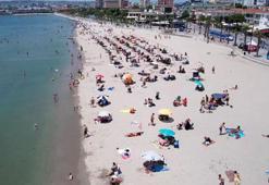 Sıcak havayı da fırsat bilerek plajlara akın ettiler