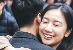 Şefkat ticareti! Para karşılığı sarılma akımı Çin'de hızla yayılıyor