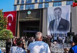 Ferdi Zeyrek'e veda! Belediye önünde tören düzenlendi