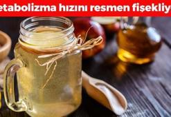 Bel basen ve göbekteki yağları mum gibi eritiyor! Ilık suya limonla birlikte 1 kaşık ekleyin: Metabolizma hızını yüzde 100'e çıkartıp yağları cayır cayır eritiyor!
