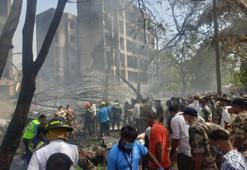 Hindistan’daki uçak kazasından sağ kurtulan yolcu yürürken görüntülendi