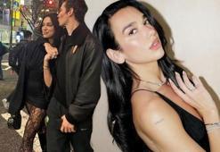 Dua Lipa sevgilisi Callum Turner ile evlilik yolunda ilk adımı attı!