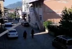 Adana’da yaşanan 4.5 büyüklüğündeki deprem anı kameraya böyle yansıdı