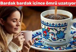 Bardak bardak içince ömrü uzatıyor! Bilim insanlar faydalarını açıkladı: Erken ölüm riskini yüzde 17’ye kadar azaltıyor