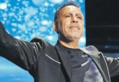 Kendi konserine karaborsadan bilet satın aldı