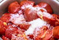 Böbrekleri diyalize sürükleyip kemikleri tebeşir gibi dağıtıyor! Mide ve bağırsakları mahvedip ömürden 10 yıl çalıyor!