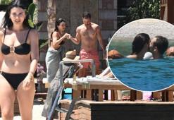 Hem romantik hem centilmen! Sudan çıkan sevgilisini havluyla sarıp sarmaladı