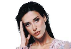 Devrim Özkan: Aşka aşık biriyim, ayaklarım yerden kesilir