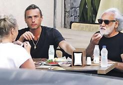 Ailece yemek yediler