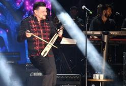 İstanbul'da Karadeniz rüzgarı! Ekin Uzunlar konserinde horon tepti