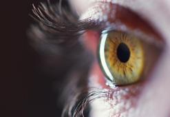 Vitrektomi ameliyatı, retina sorunlarında görme şansını artırıyor