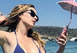 Hayal Köseoğlu ticarete atıldı! Telefona şemsiye satıyor